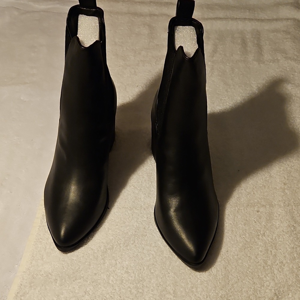 J. Adams Shoes Andi Black PU Chelsea Ankle Boots Pointed Toe Pull On Women 6.5